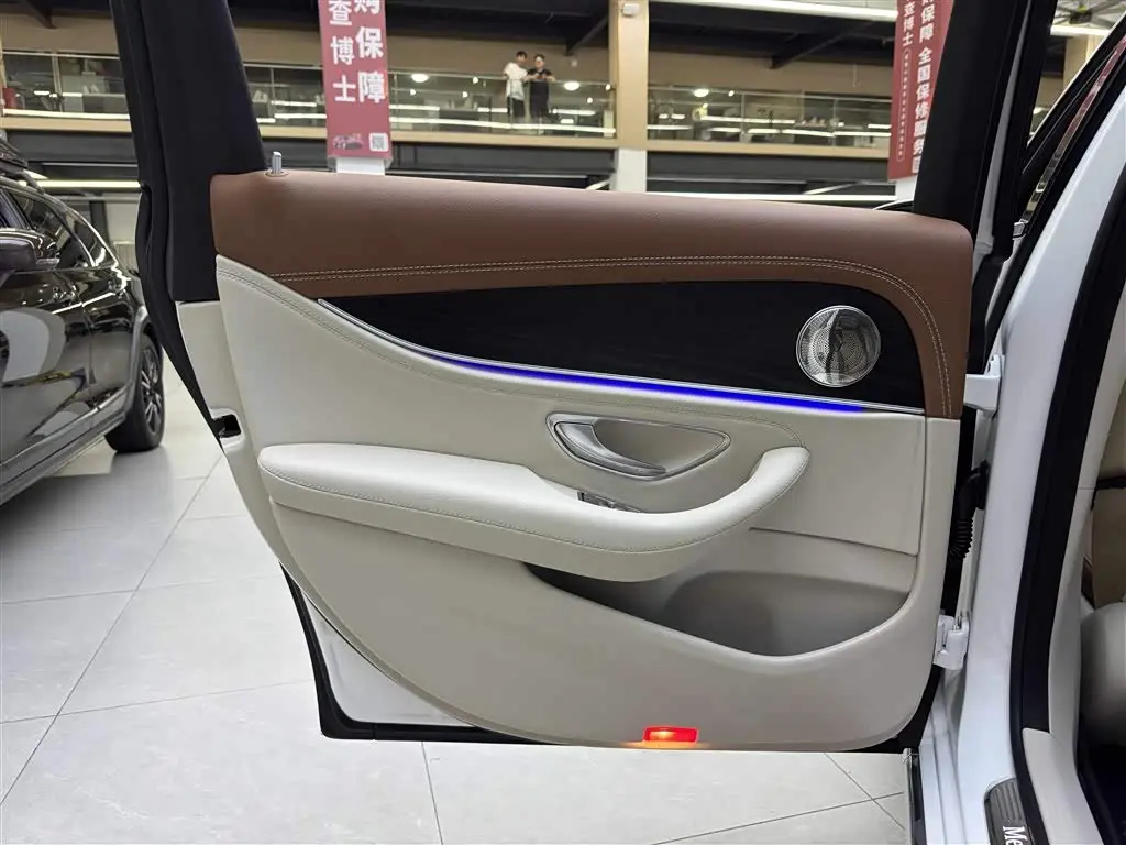 Mercedes-Benz E-Class 2021 — Photo 14/15