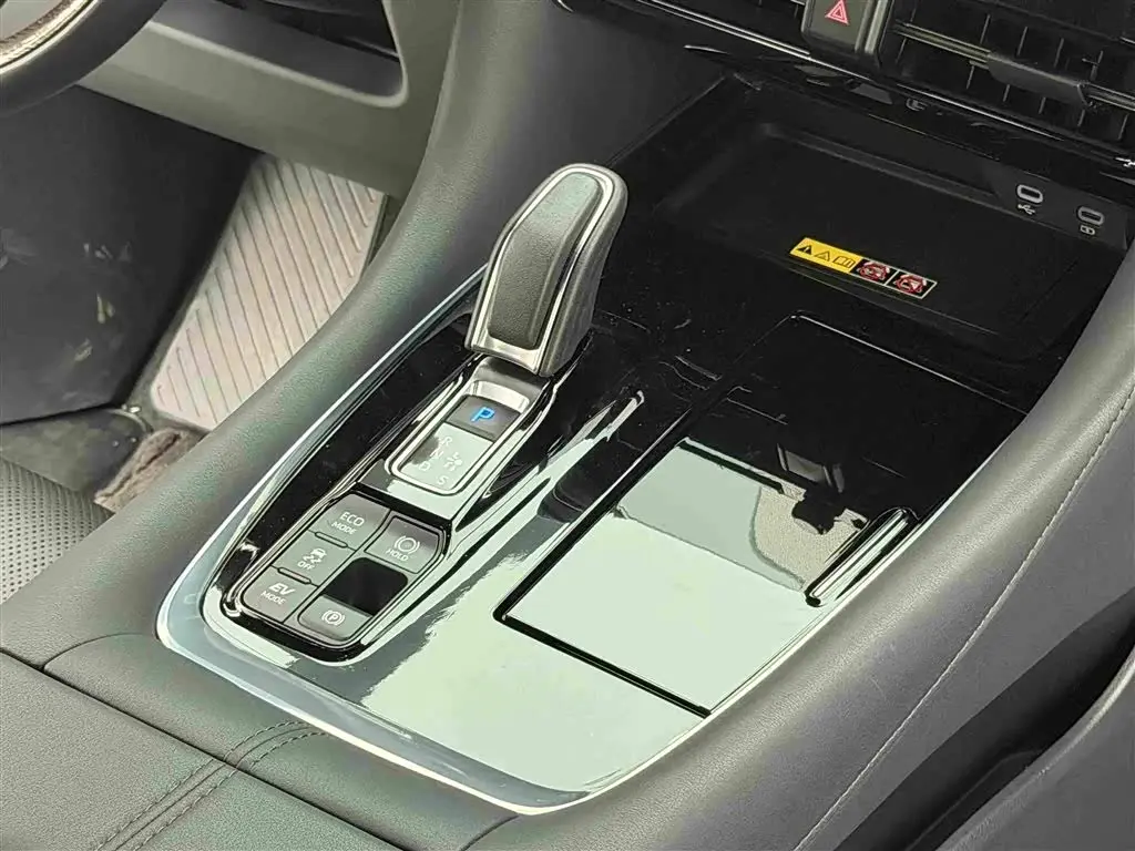 Toyota Alphard 2023 — Фото 13/20