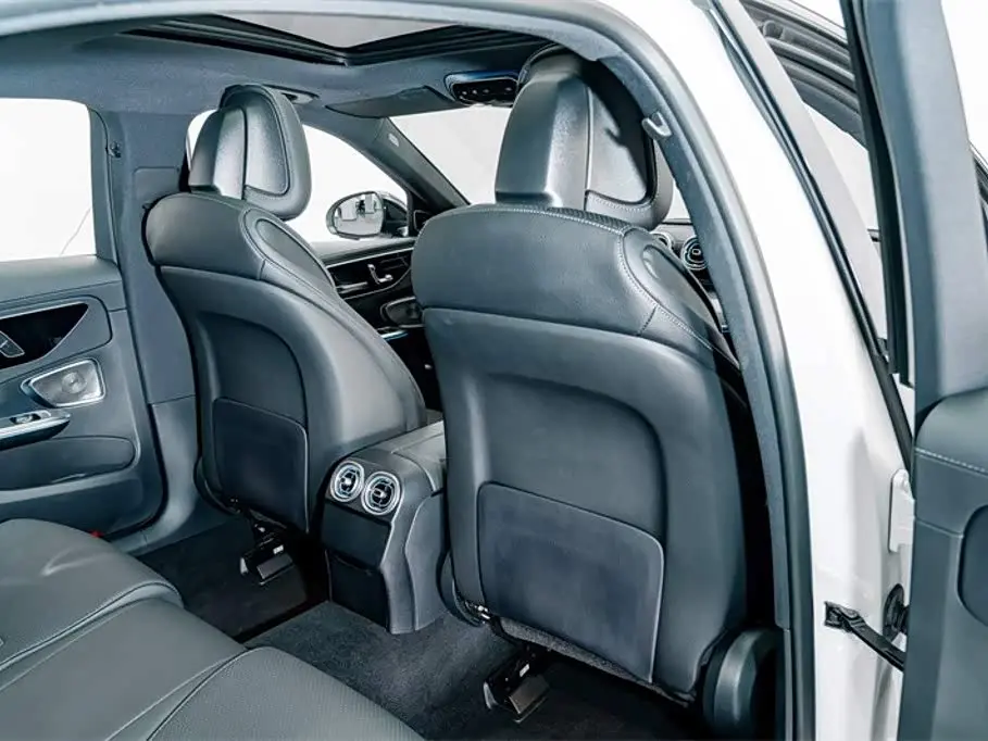 Mercedes-Benz C-Class 2024 — ფოტო 19/20