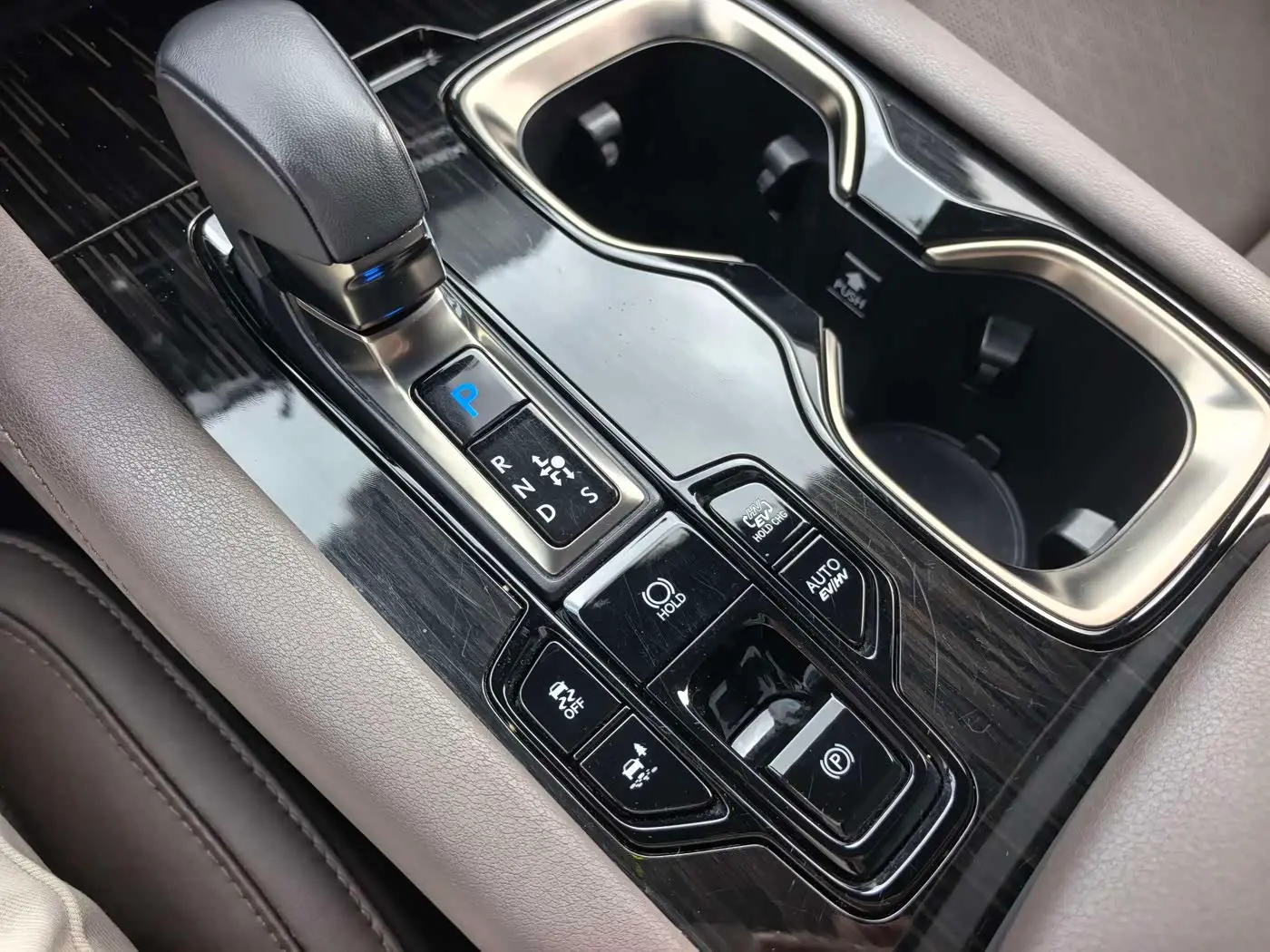 Lexus RX New Energy 2023 — Фото 14/17