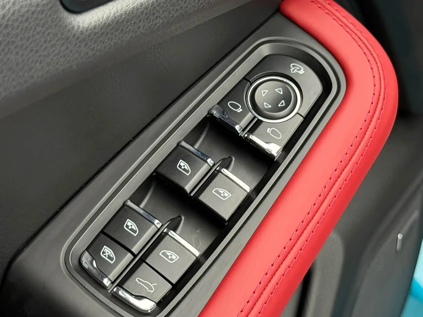 Porsche Macan 2022 — Photo 14/20