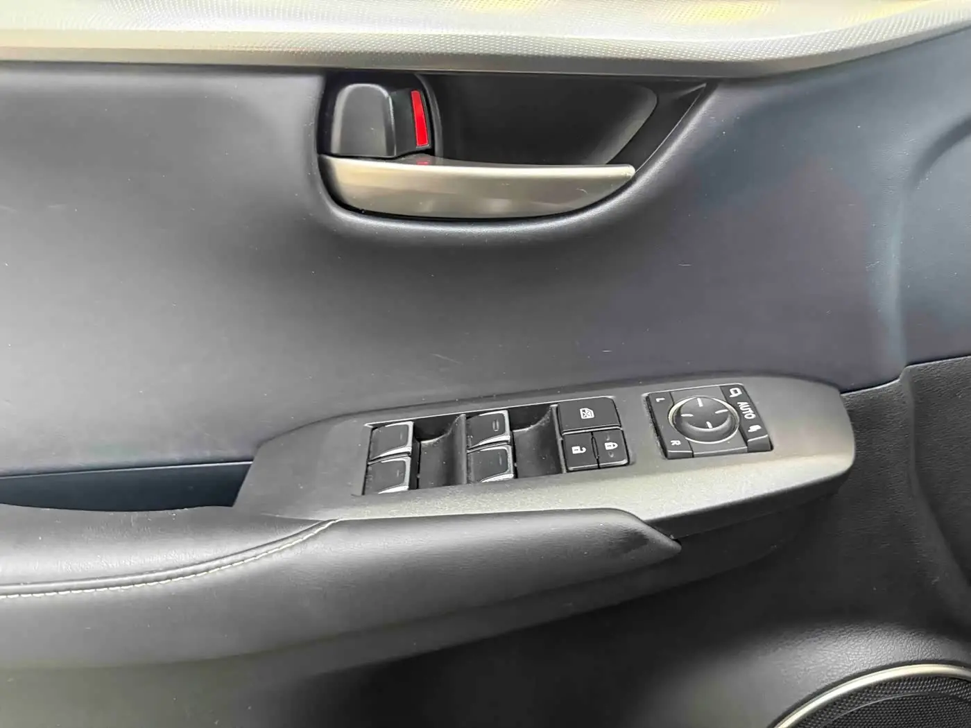 Lexus NX 2020 — Photo 10/20