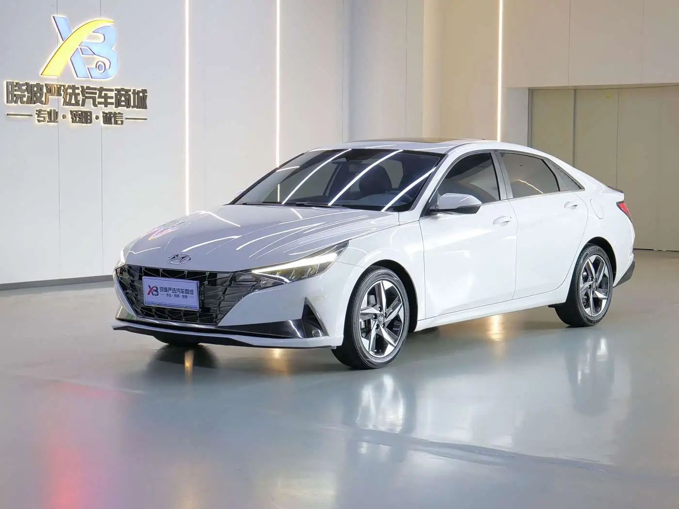 Hyundai Elantra 2023 — Photo 1/18
