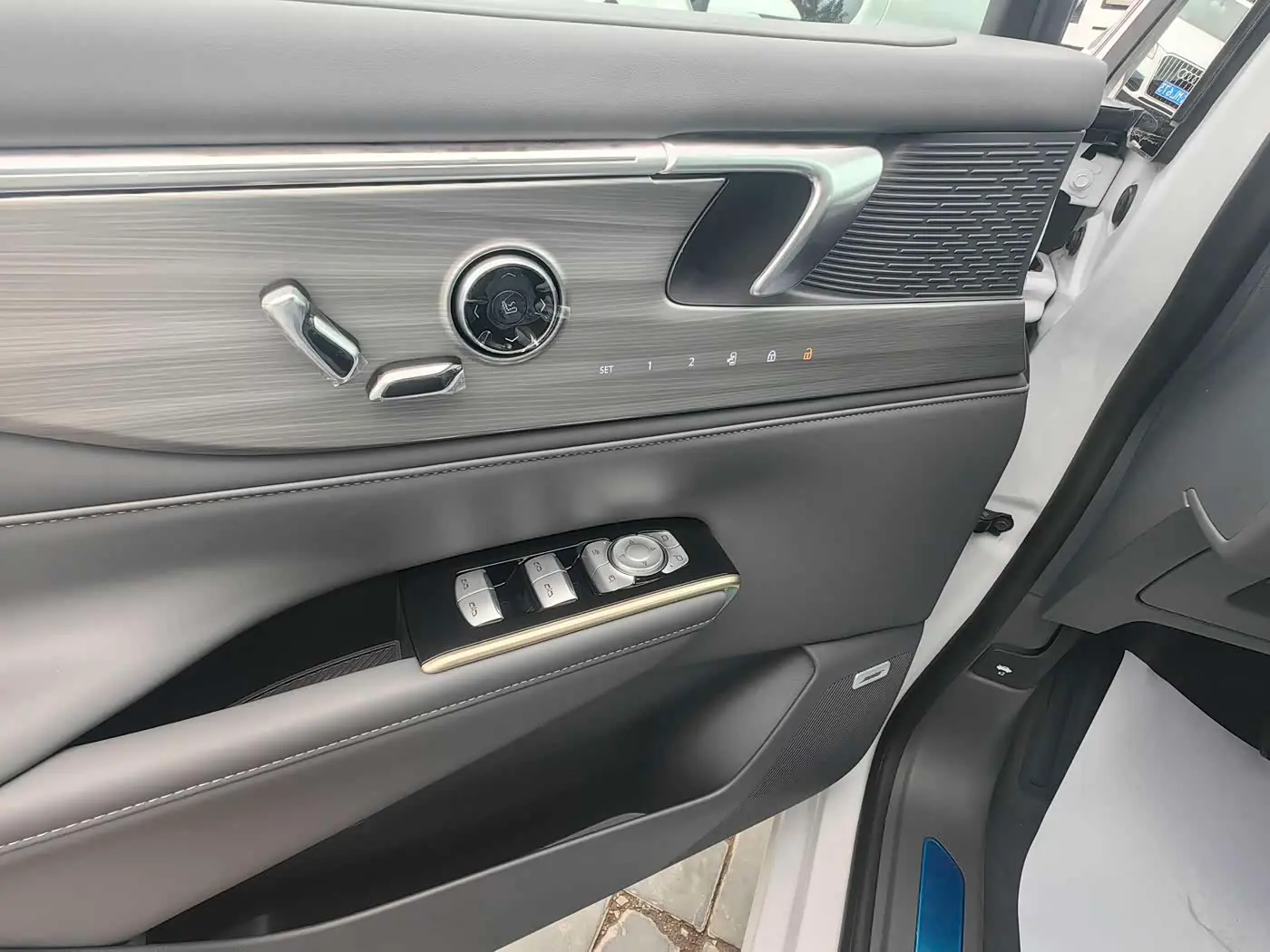 Buick GL8 2026 — Photo 8/15