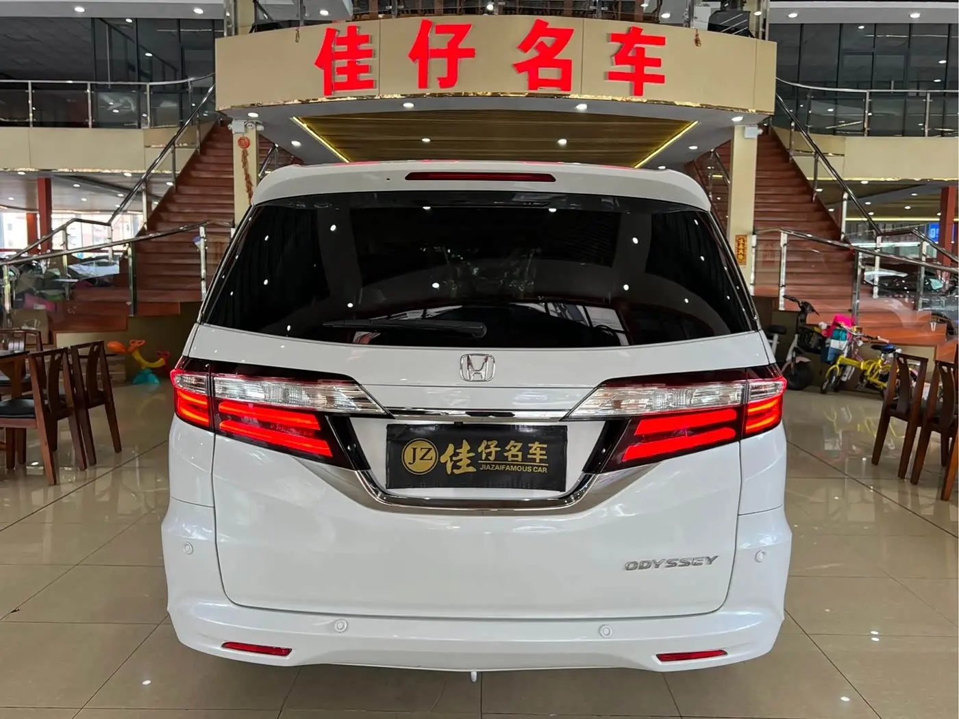 Honda Odyssey 2018 — ფოტო 5/14