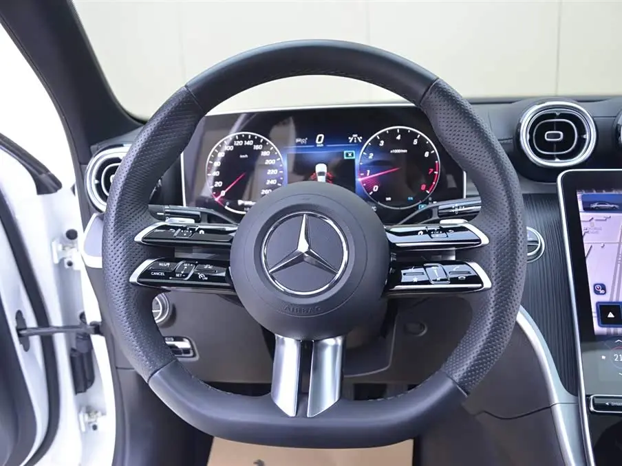Mercedes-Benz C-Class 2024 — Photo 9/15