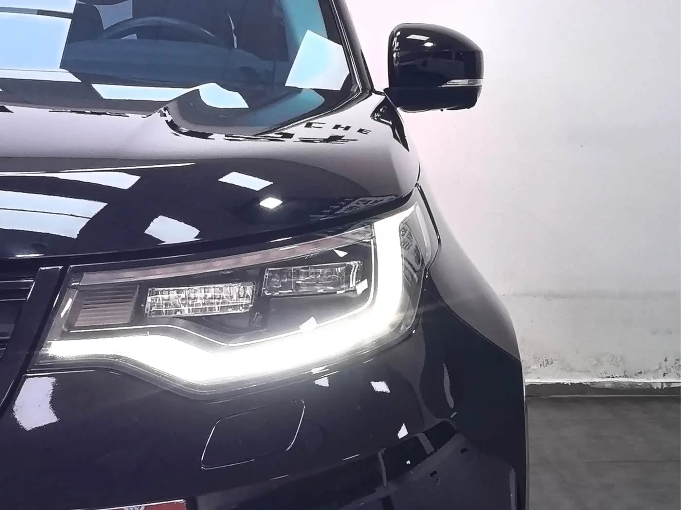 Land Rover Discovery 2021 — Photo 16/17