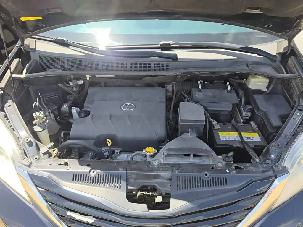 Toyota Sienna 2017 — Photo 10/12