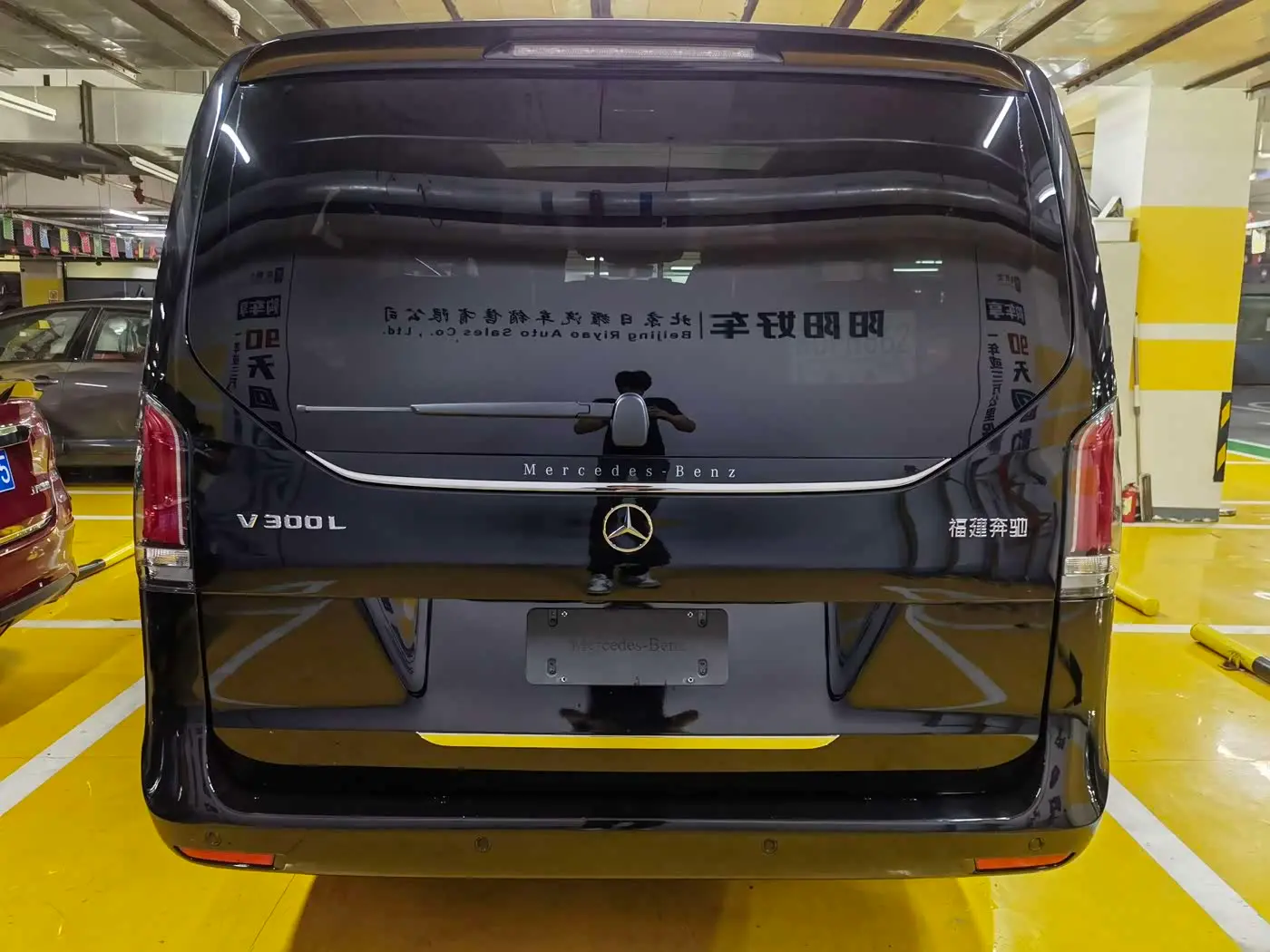 Mercedes-Benz V-Class 2025 — Photo 8/20