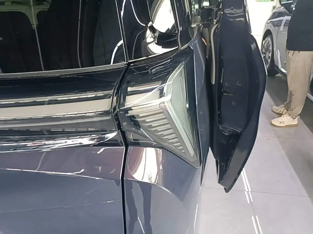 Buick GL8 New Energy 2025 — Photo 8/20