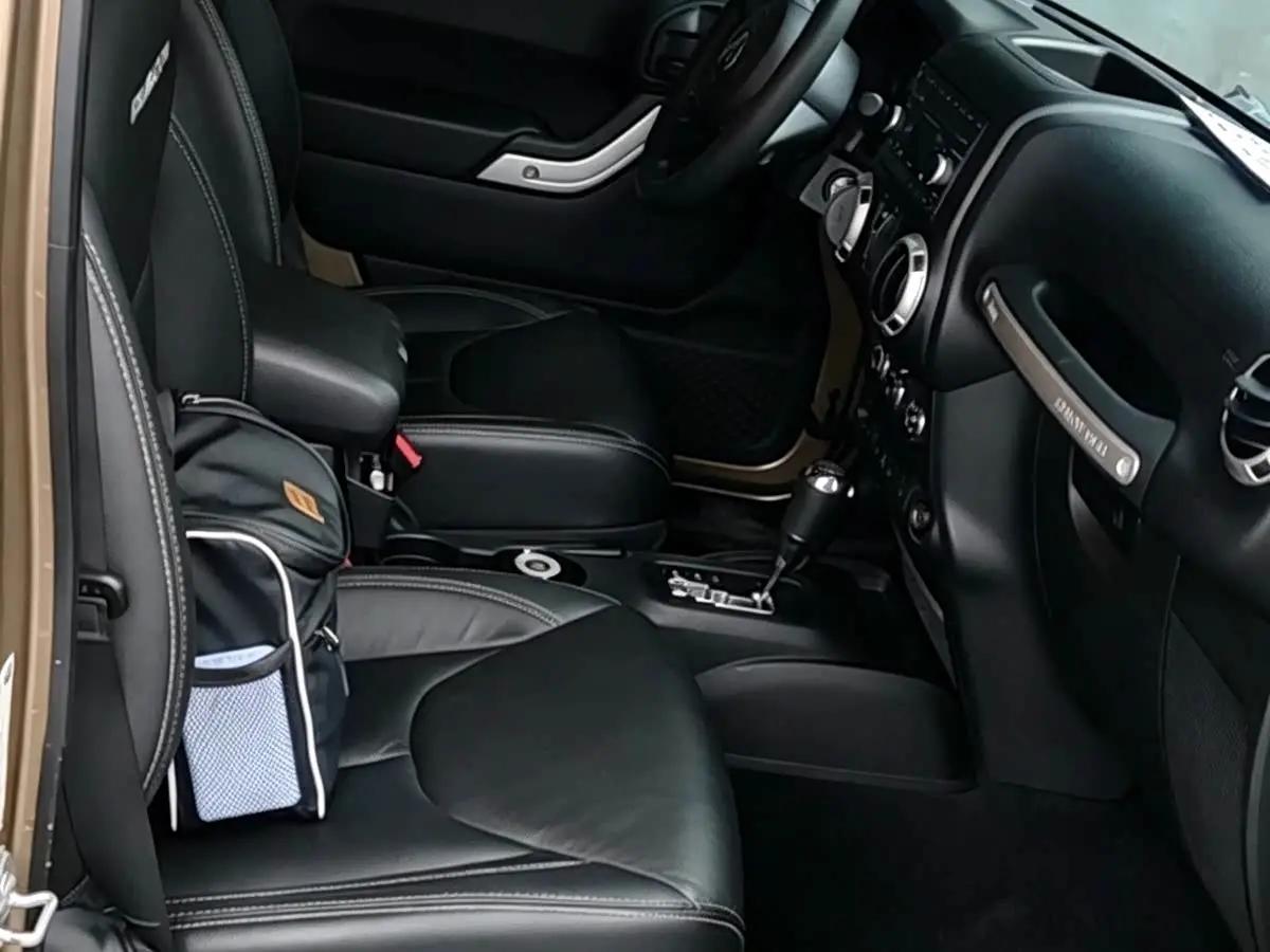 Jeep Wrangler 2015 — Фото 6/9