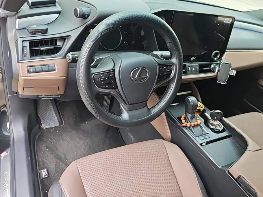 Lexus ES 2025 — Фото 12/16