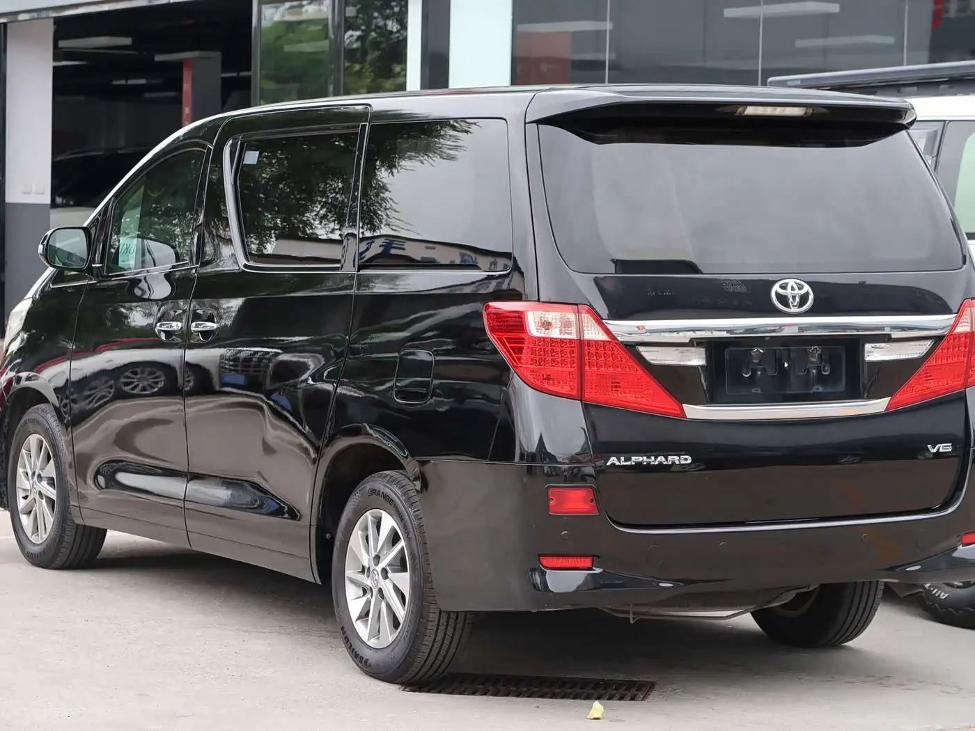 Toyota Alphard 2013 — Photo 3/12