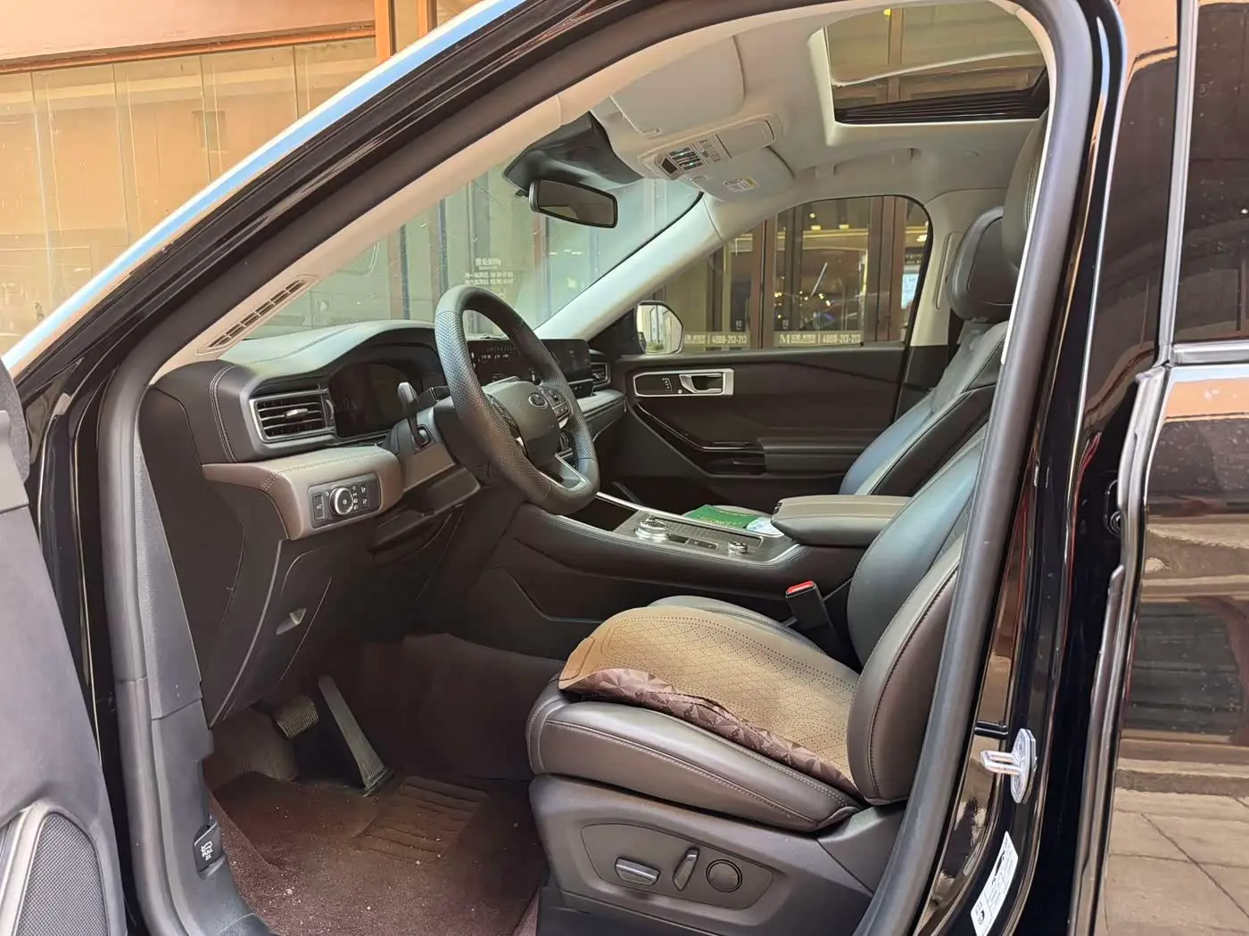 Ford Explorer 2025 — Photo 4/10