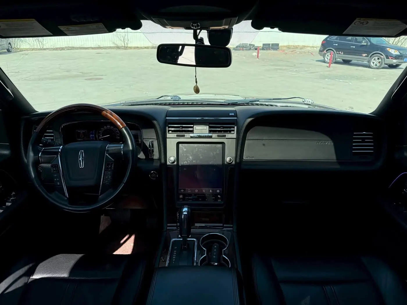 Lincoln Navigator 2017 — Şəkil 4/9
