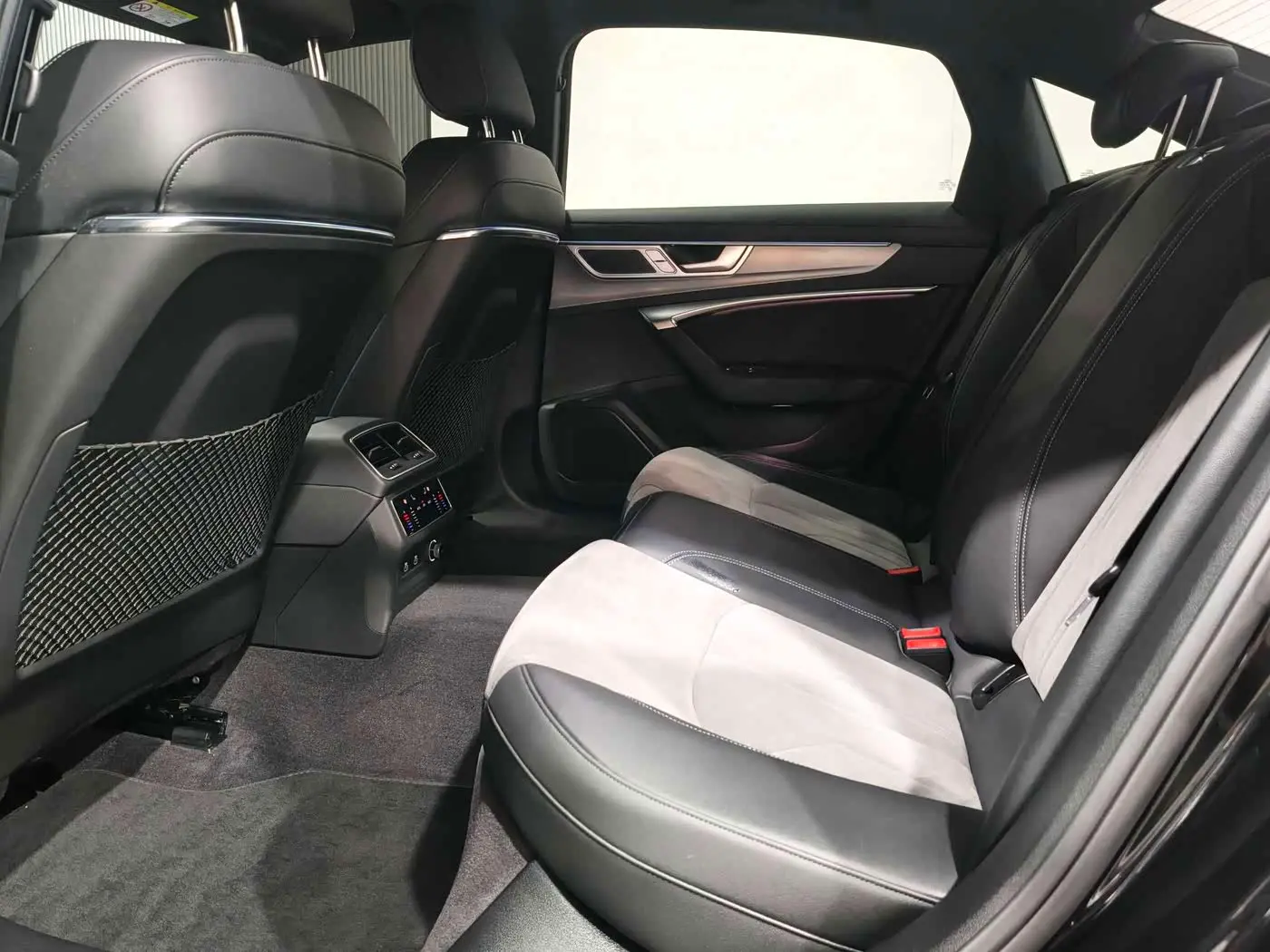 Audi A6L 2025 — Photo 5/9