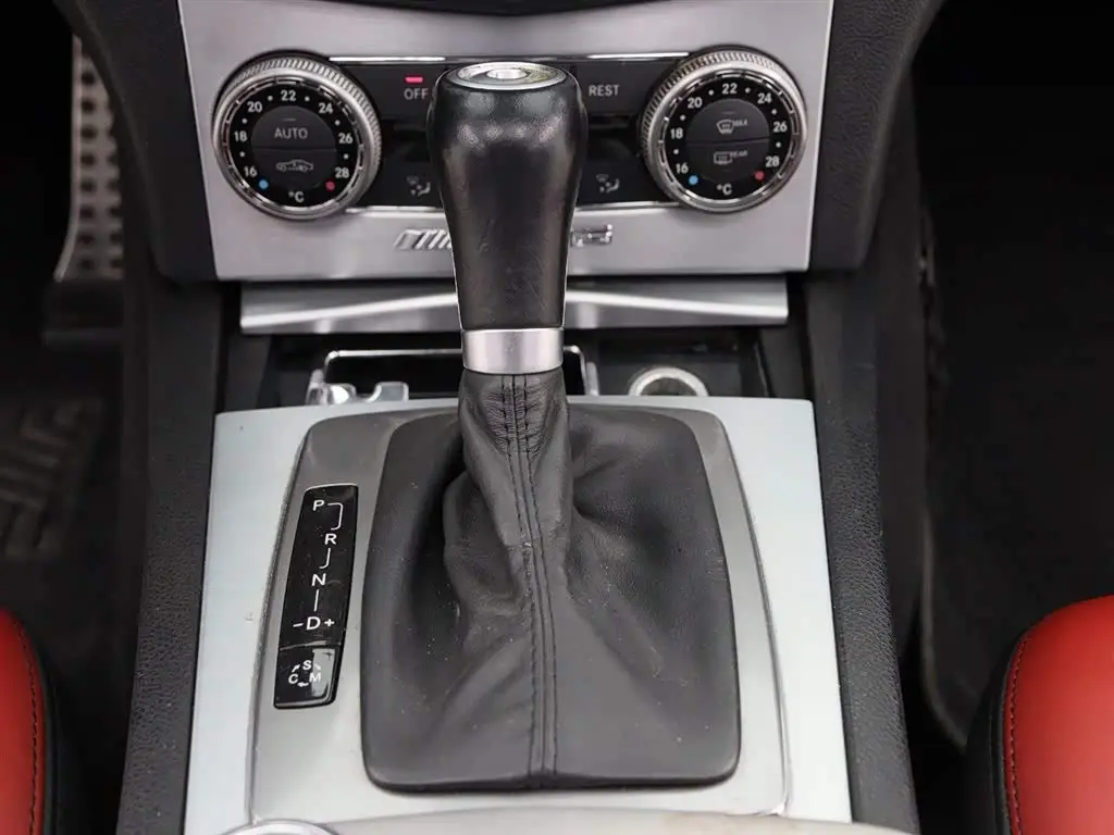 Mercedes-Benz C-Class AMG 2010 — Şəkil 18/20