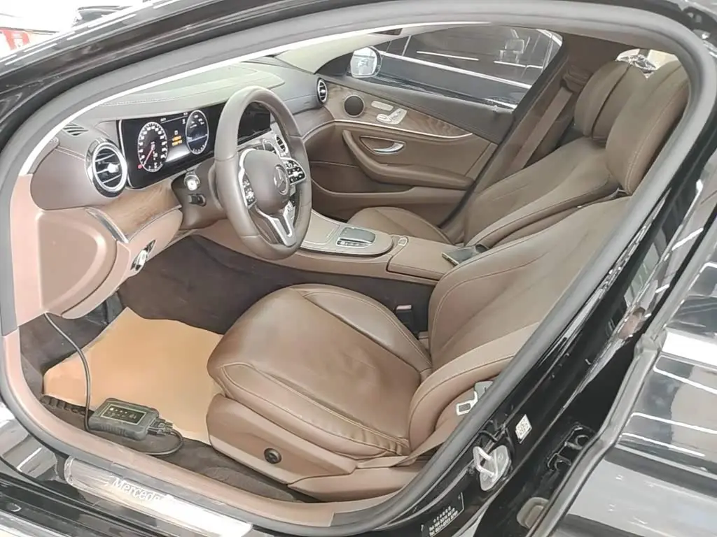 Mercedes-Benz E-Class 2019 — Photo 15/20