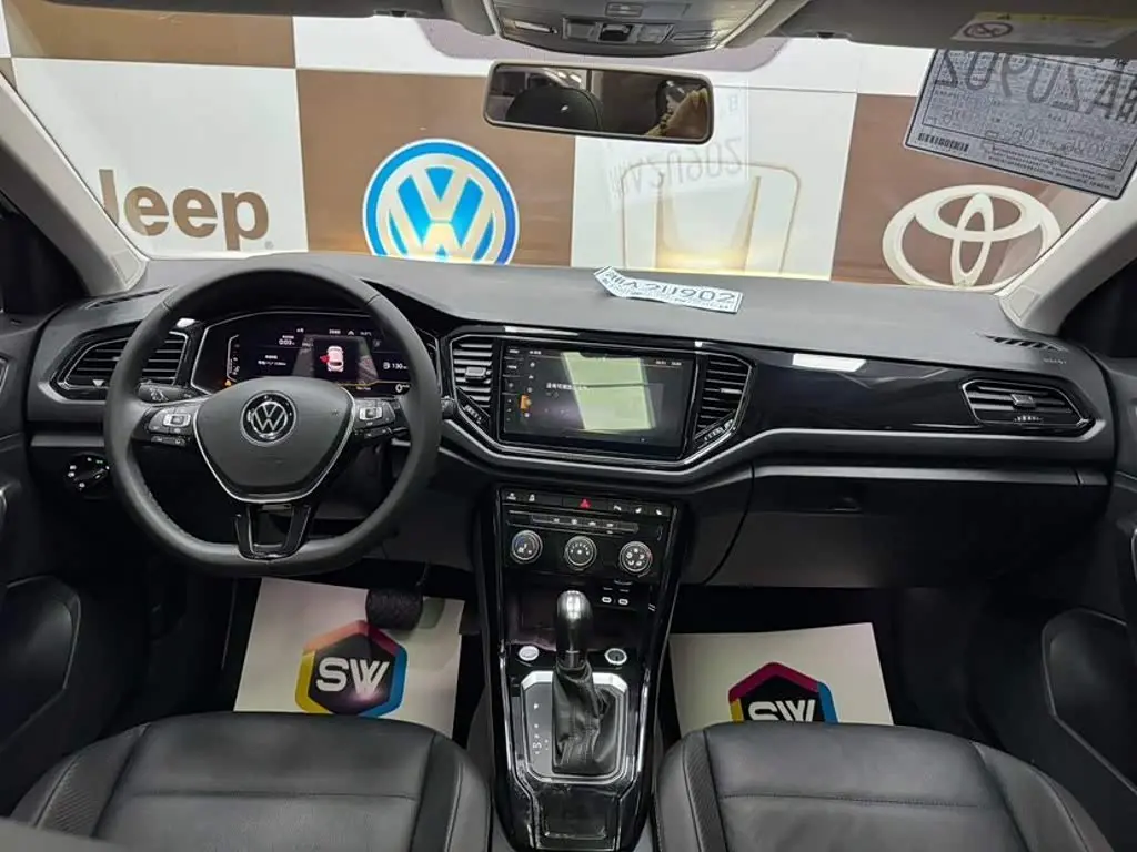 Volkswagen T-ROC 2023 — Photo 9/20