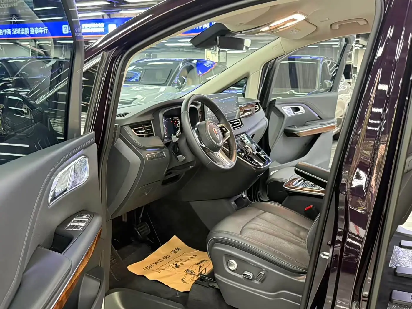 Hongqi HQ9 PHEV 2025 — Photo 4/15
