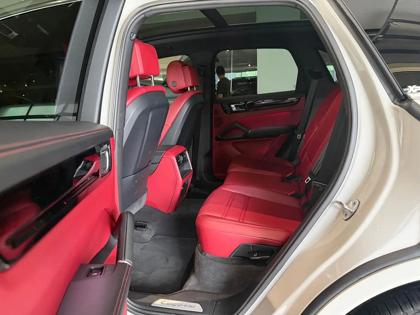 Porsche Cayenne New Energy 2023 — Photo 6/9