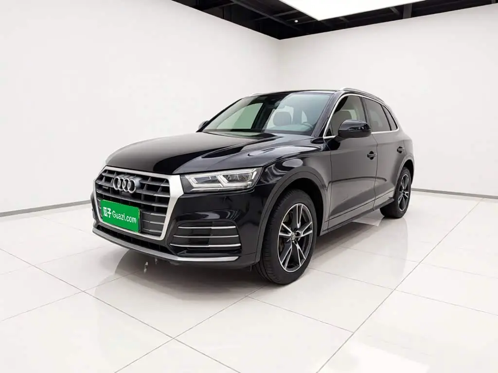 Audi Q5L 2021 — Фото 1/20