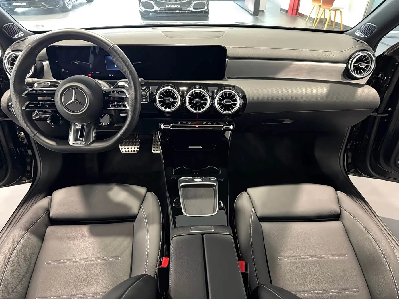 Mercedes-Benz A-Class AMG 2025 — Фото 8/11