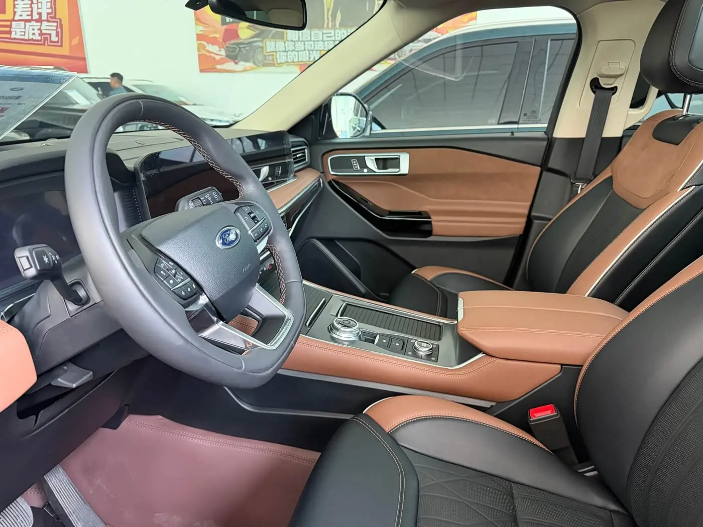 Ford Explorer 2024 — Фото 14/17