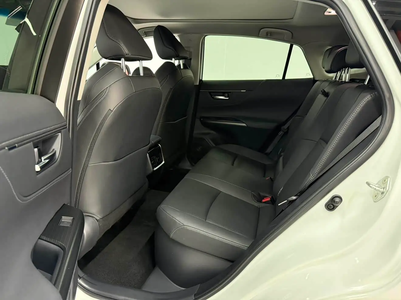 Toyota Venza 2022 — Фото 10/20