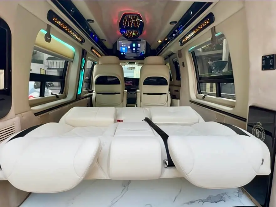GMC Savana 2017 — Photo 15/17