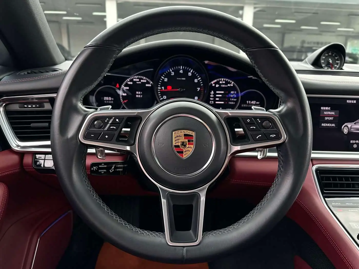 Porsche Panamera 2019 — Photo 6/20