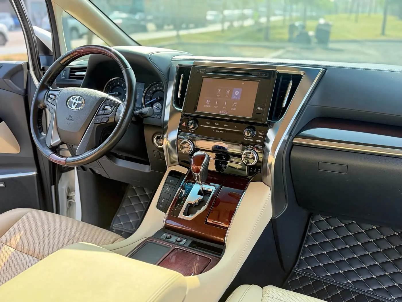 Toyota Alphard 2017 — Фото 11/15