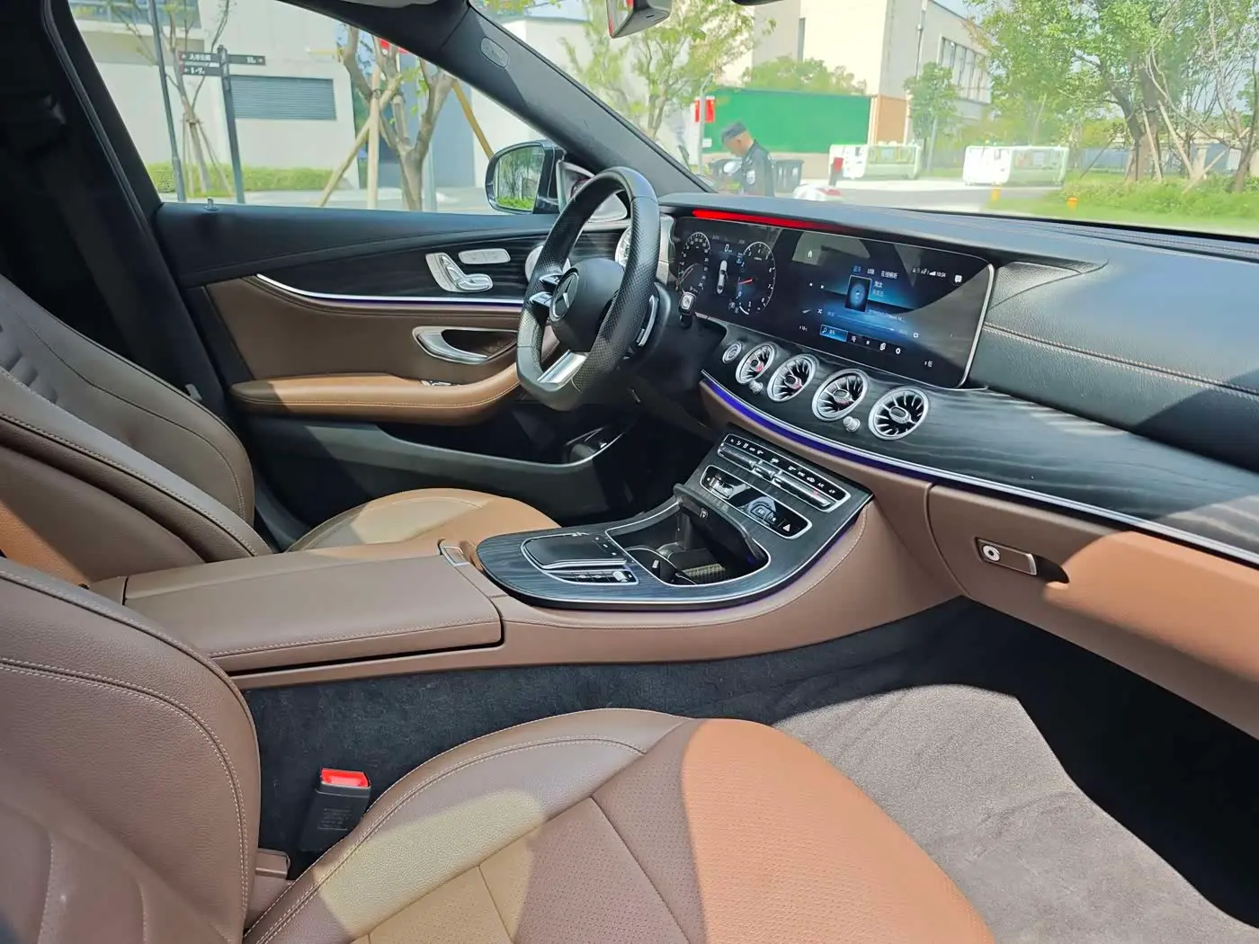 Mercedes-Benz E-Class 2023 — Фото 12/18