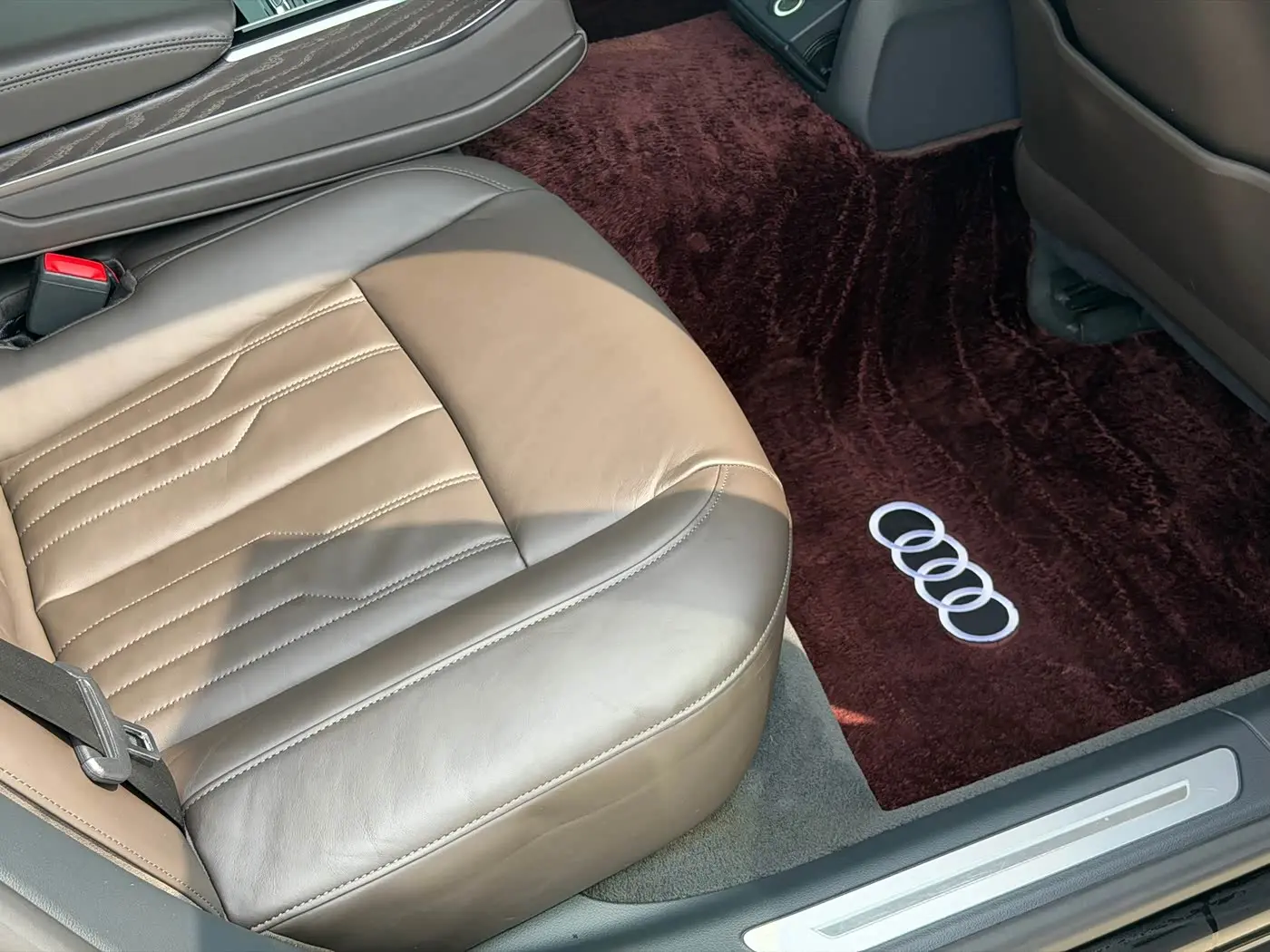 Audi A8 2020 — Фото 15/19