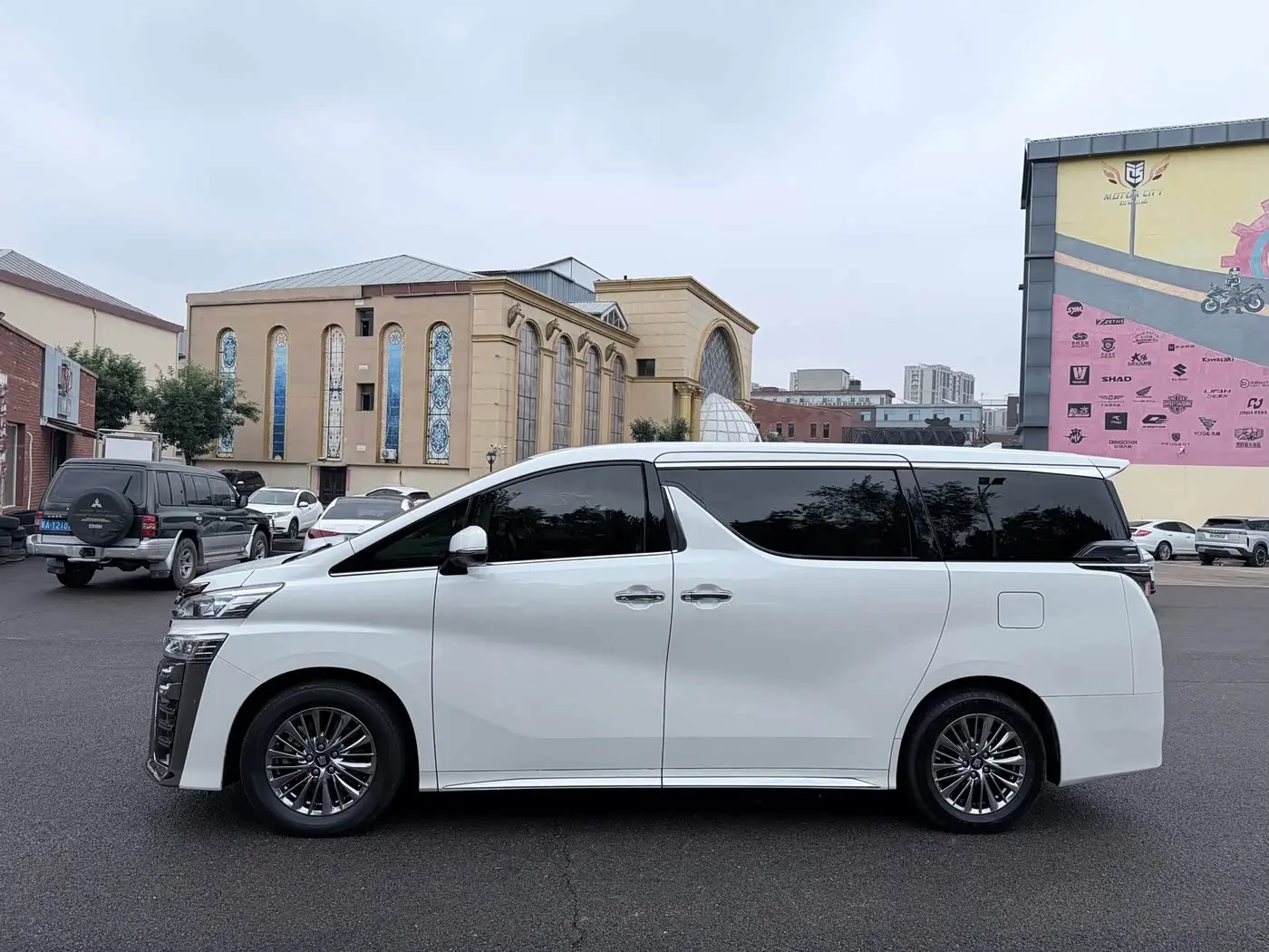 Toyota Vellfire 2022 — Photo 3/9