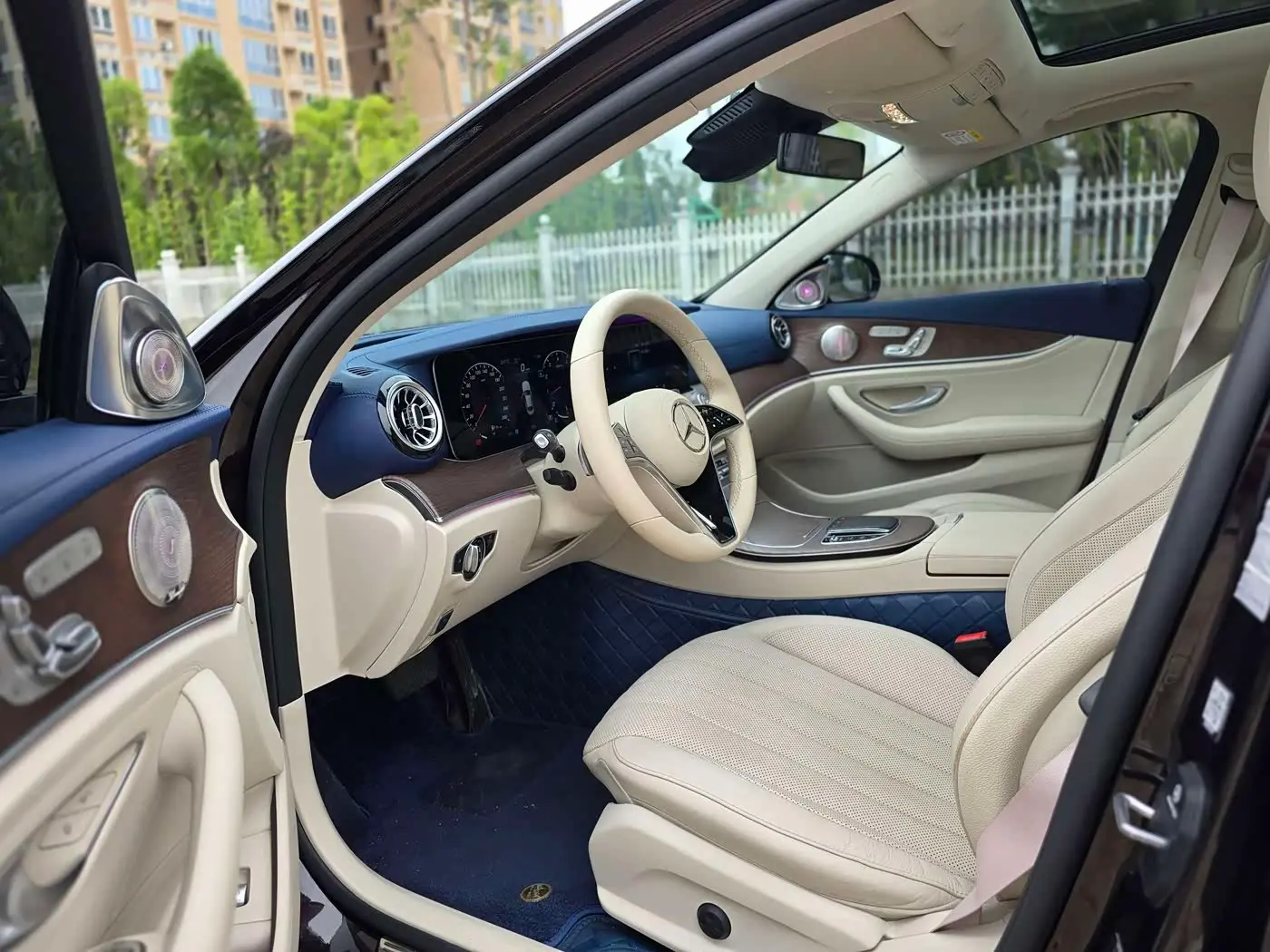 Mercedes-Benz E-Class 2021 — Photo 6/20