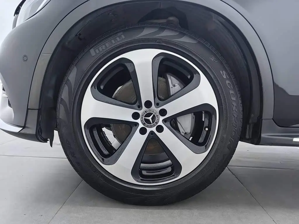 Mercedes-Benz GLC 2018 — Фото 17/20