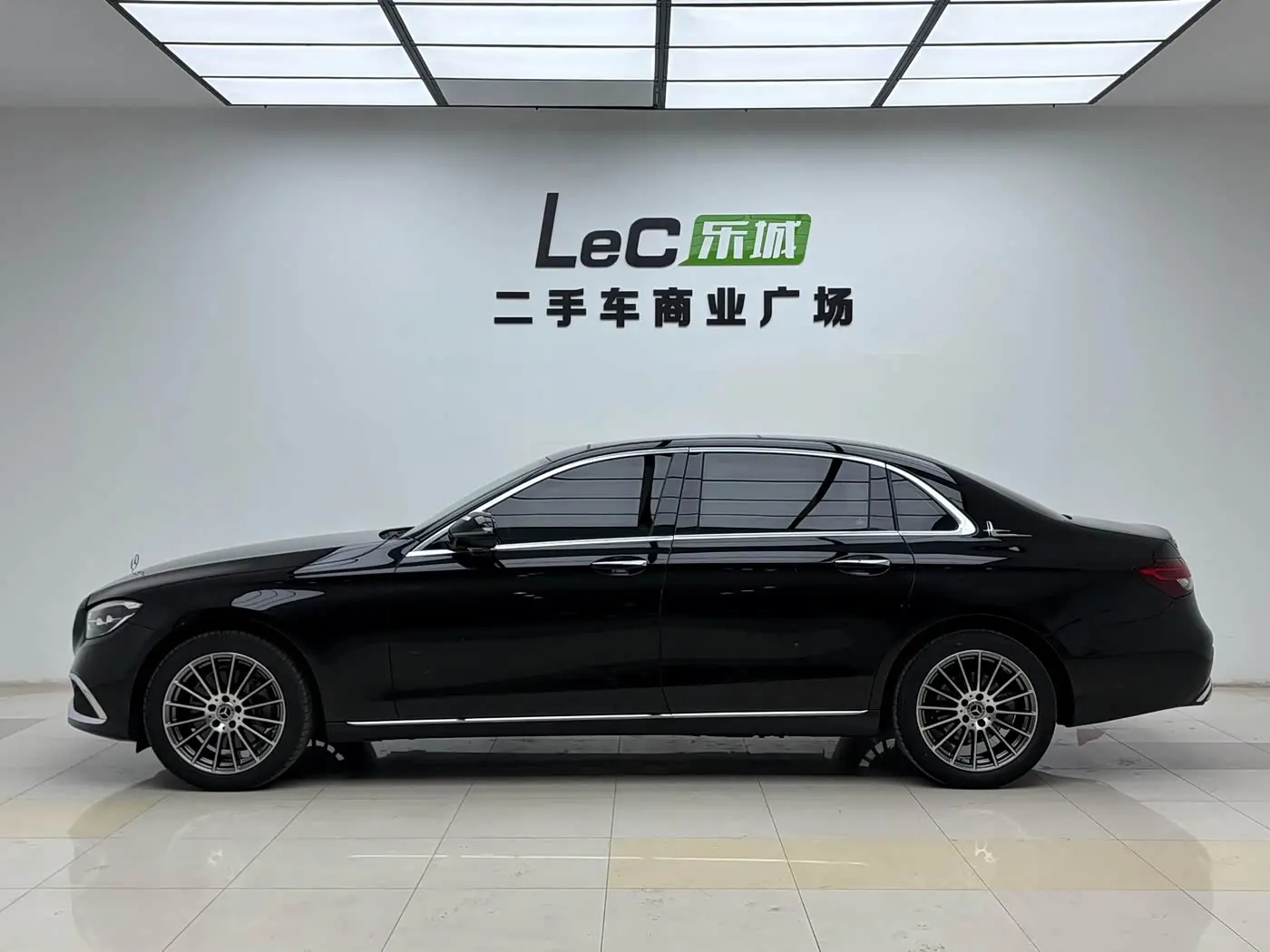 Mercedes-Benz E-Class 2021 — Photo 3/18
