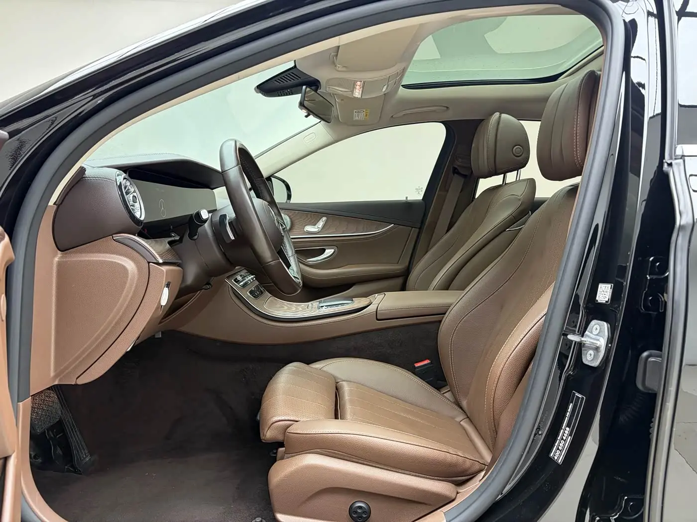 Mercedes-Benz E-Class 2021 — Photo 5/18