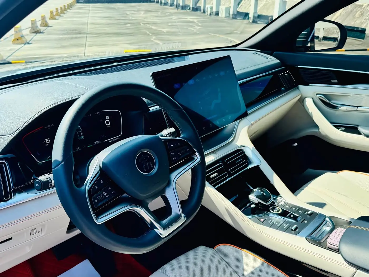 BYD Song PLUS PHEV 2023 — Photo 11/18