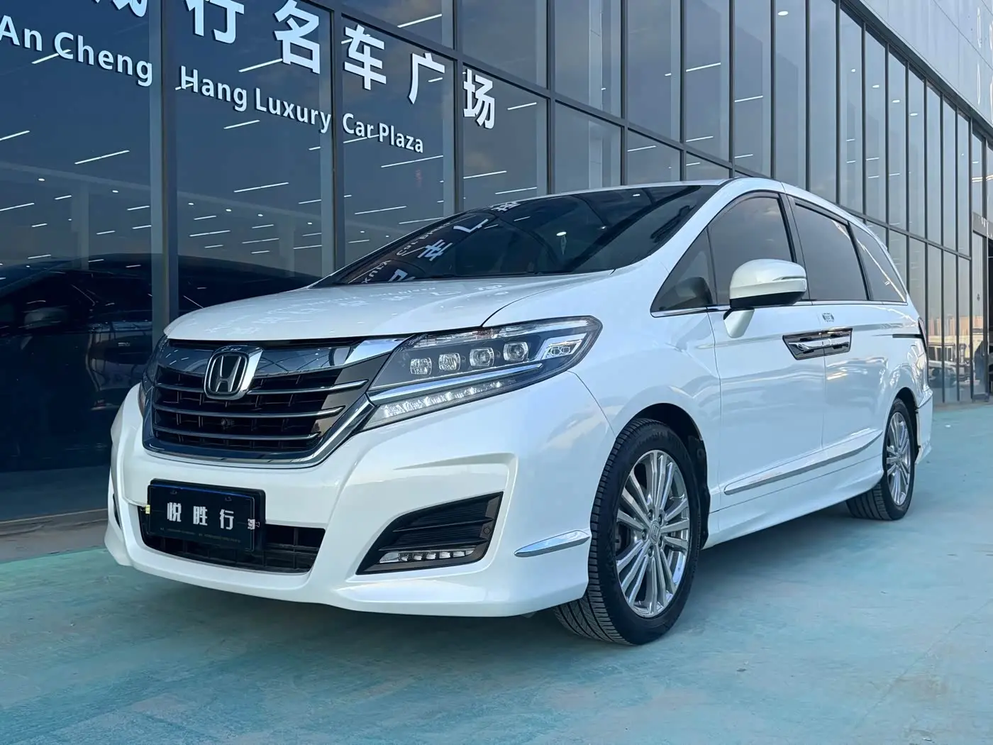 Honda Elysion 2017 — Photo 1/20