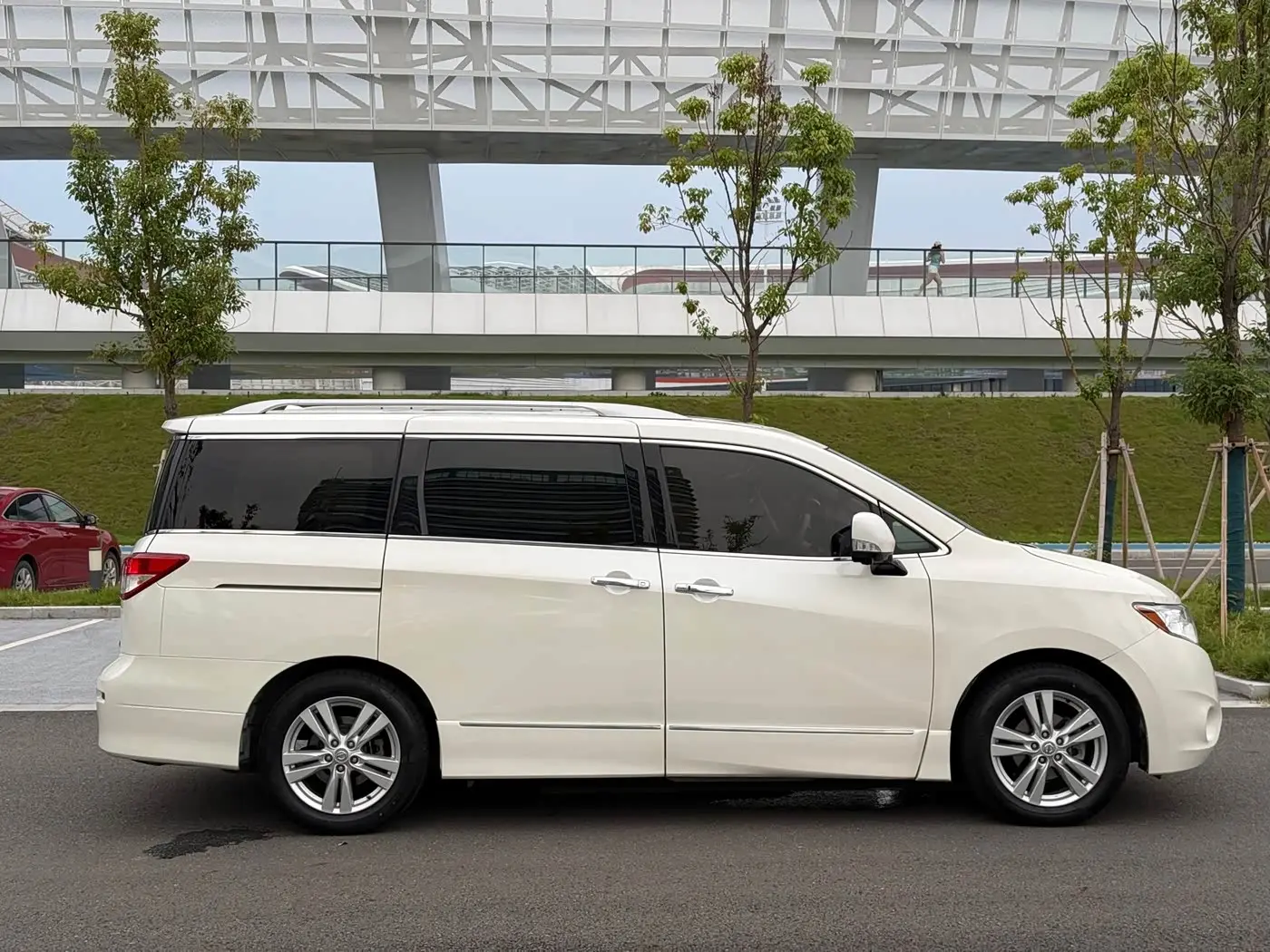 Nissan Quest 2017 — Photo 15/18