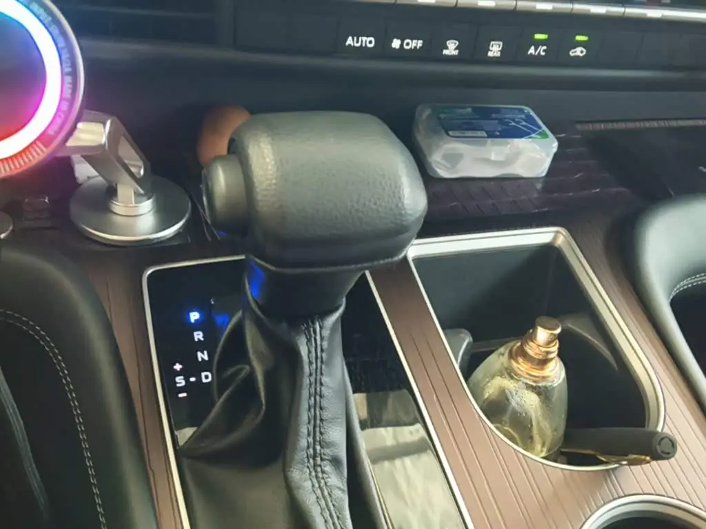 Toyota Granvia 2024 — Photo 14/20