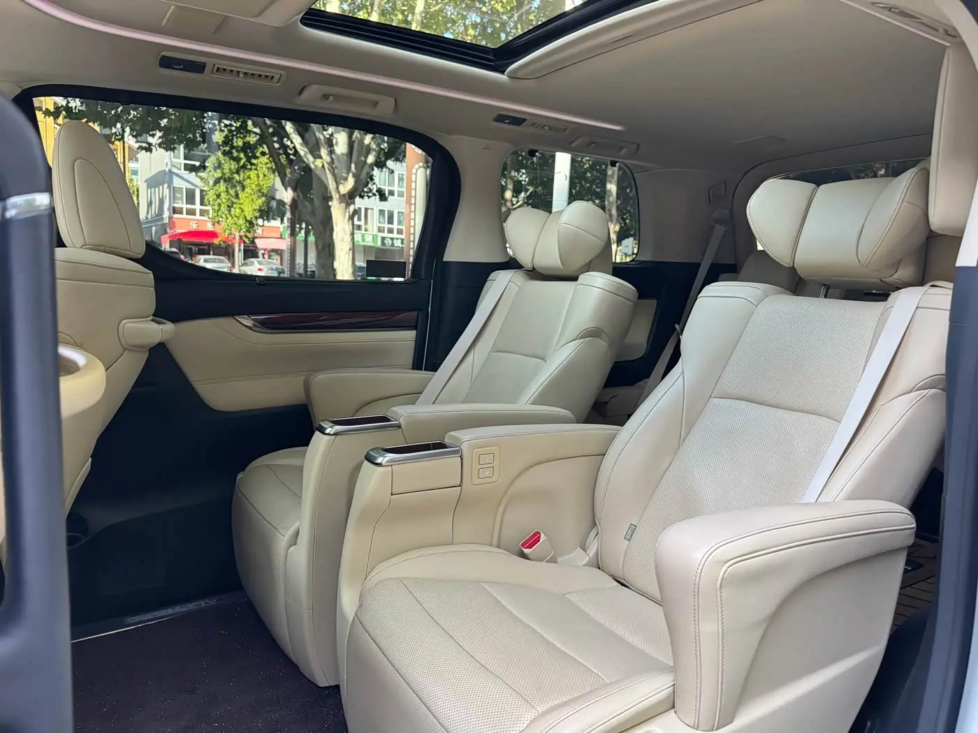 Toyota Alphard 2017 — Фото 5/6