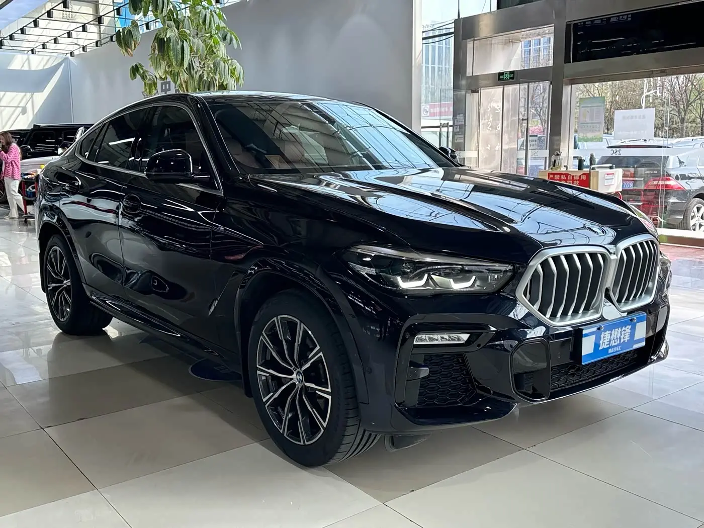 BMW X6 2021 — Фото 3/15