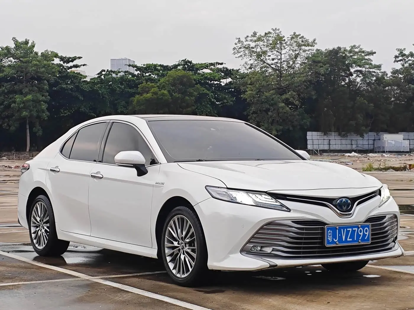 Toyota Camry 2018 — Photo 2/14