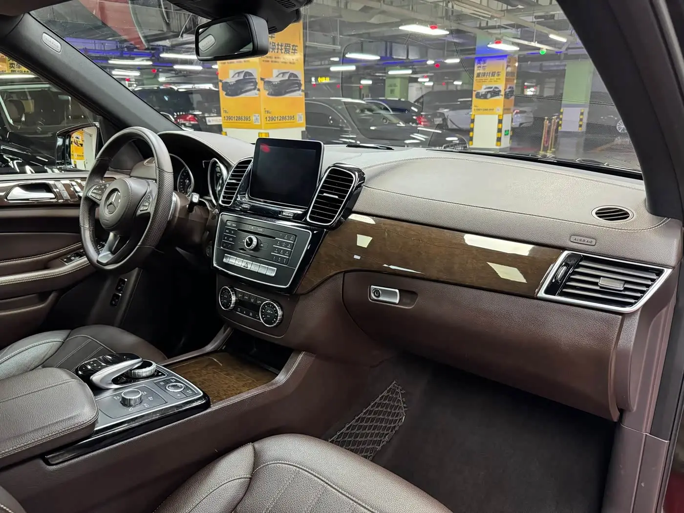Mercedes-Benz GLS 2017 — Photo 13/20