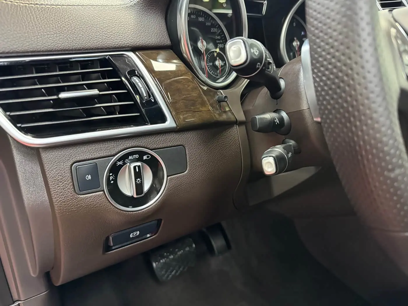 Mercedes-Benz GLS 2017 — Photo 17/20