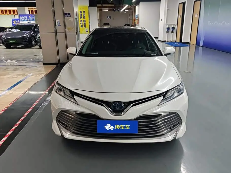 Toyota Camry 2020 — Photo 2/16