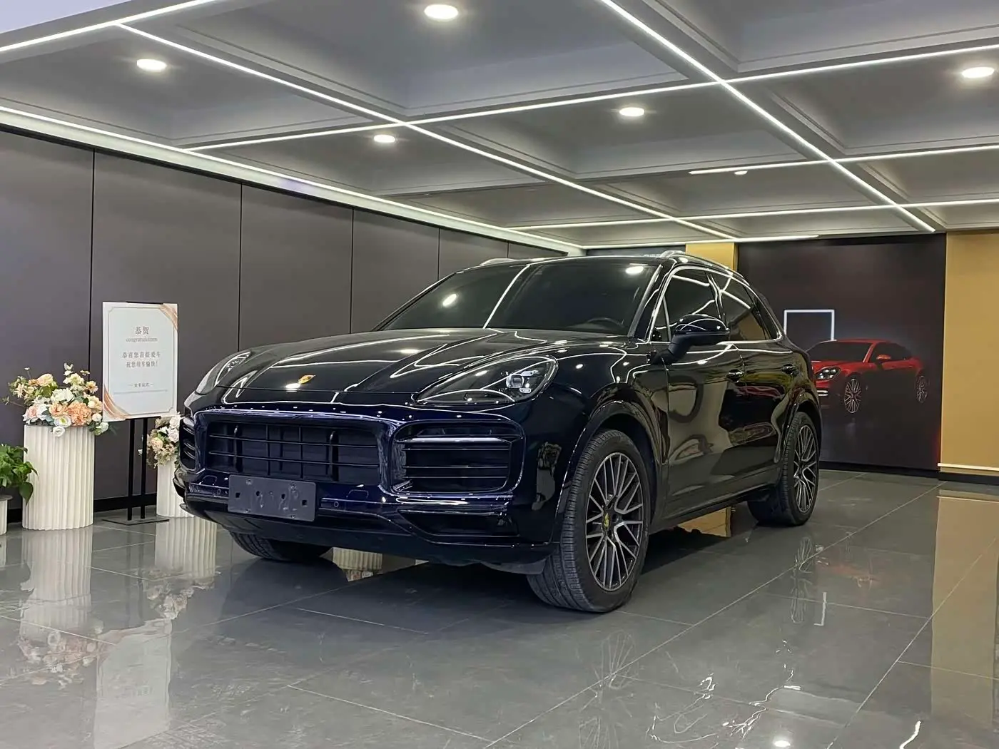 Porsche Cayenne 2020 — Фото 1/9